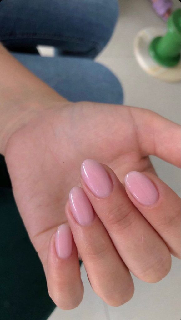 Easy and Natural Round Nail Ideas