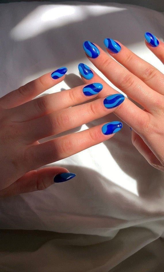 Very Short Blue Nails with a Soft Wave Design
